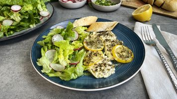 Rezeptbild für281. Eichblatt-Radieschensalat mit Zitronen-Thymian-Hirtenkäse