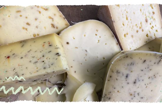 Teaser Mail Käsewissen Käse mit Samen und Kräutern
