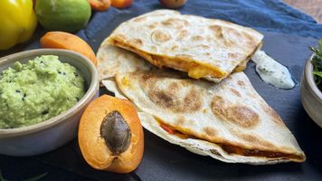 Rezeptbild für57. Fruchtige Quesadillas mit Aprikosen
