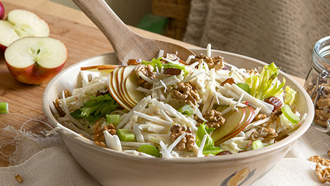 Rezeptbild für 321. Waldorfsalat mit Datteln, Walnüssen und hausgemachter Mayonnaise