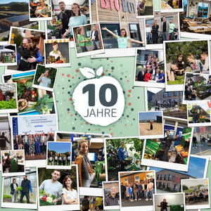 Collage mit Fotos von Menschen, Gemüse und "10 Jahre Biobote" zentral im Bild.