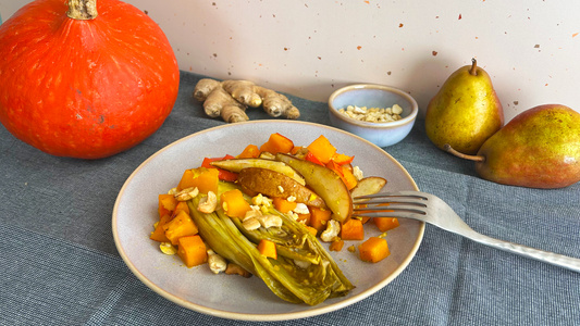 Rezept KW 18: Zucchini-Pfannkuchen mit Kokosmilch 