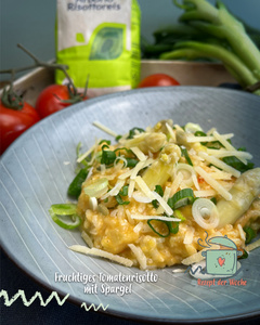 Ofenspargel mit Tomaten und Zucchini