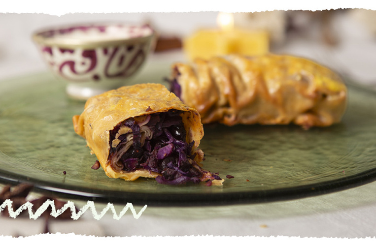 Ökokistenrezept des Monat 1225 -Rotkohlstrudel mit Cranberries, Maronen und Joghurt-Feta-Dip