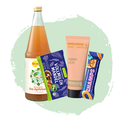 KI generiert: Ein Bio-Apfelsaft, eine Handcreme, eine Schokolade und ein Proteinriegel auf grünem Hintergrund.