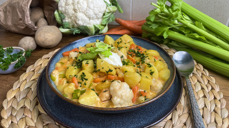 Rezeptbild für 338. Cremiger Kartoffeleintopf mit Sellerie und Blumenkohl