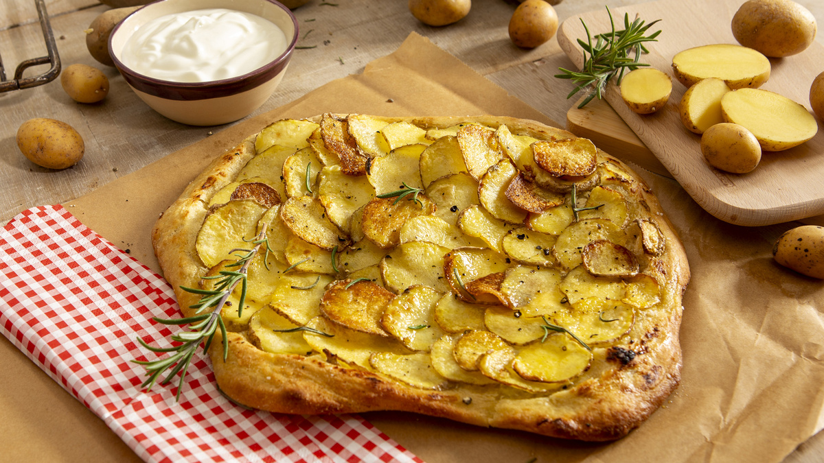 Ökokistenrezept des Monat 1225 -Rotkohlstrudel mit Cranberries, Maronen und Joghurt-Feta-Dip