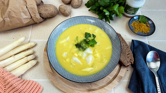 Spargelcreme mit Curry und Kokos