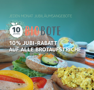 Ein Stapel Käse mit Jubiläumsangebot: 10% Rabatt im Februar. Text: "10 Jahre Biobote".