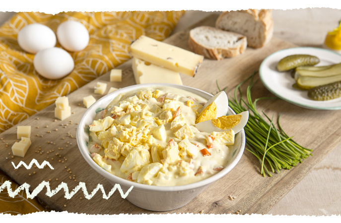 Eiersalat mit griechischem Joghurt, Karotte und Schnittlauch