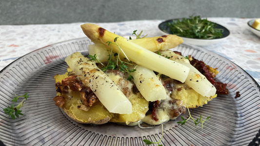 Gratinierte Ofenkartoffeln mit Spargel