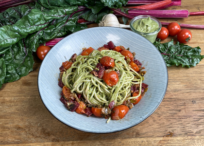 Spaghetti mit Mangold-Avocado Pesto