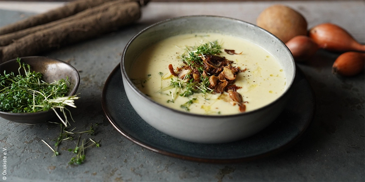teller schwarzwurzelsuppe mit PilzTopping