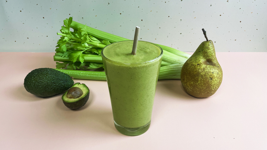 Rezeptbild für 425. Grüner Smoothie mit Sellerie, Avocado und Birne