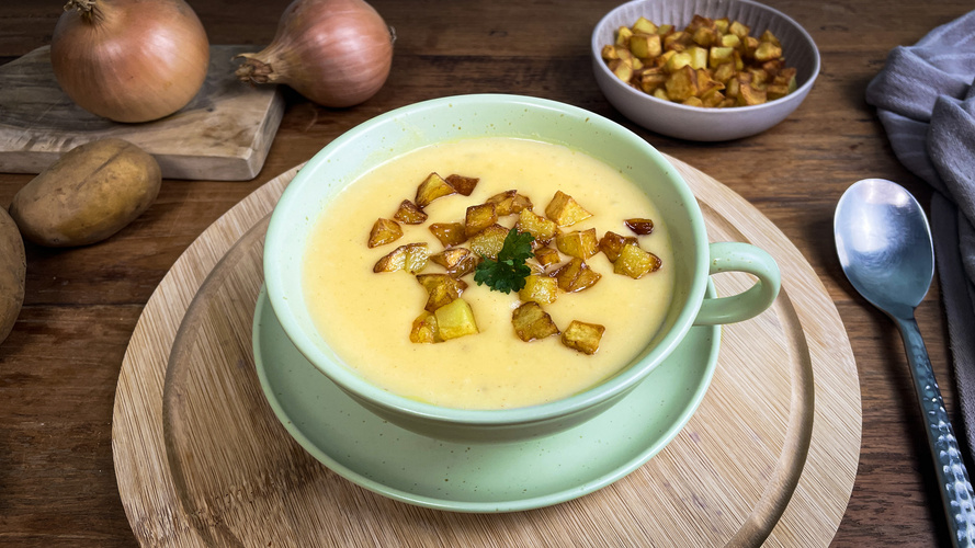 Rezeptbild für 279. Kartoffel-Rahmsuppe mit würzigen Kartoffelstückchen