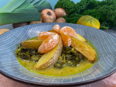 Grünkohl-Curry mit Kartoffelspalten