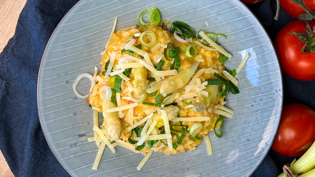 Rezeptbild für 104. Fruchtiges Tomatenrisotto mit Spargel