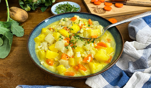 Vegane Süßkartoffelsuppe mit gebratener Aubergine