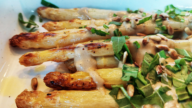 Rezeptbild für 439. Gerösteter Ofen-Spargel mit einer Tahin-Zitronen Soße