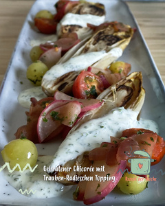 Gebratener Chicorée mit Trauben-Radieschentopping