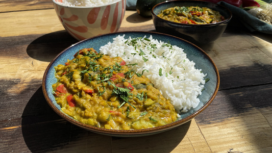 Vegane Süßkartoffelsuppe mit gebratener Aubergine