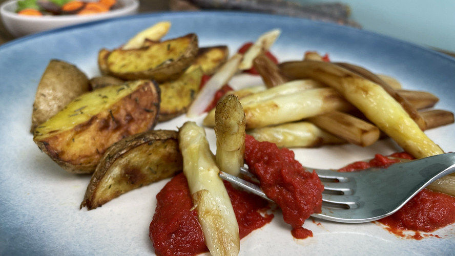 Rezeptbild für 55. Gebratener Spargel mit Thymian-Kartoffeln