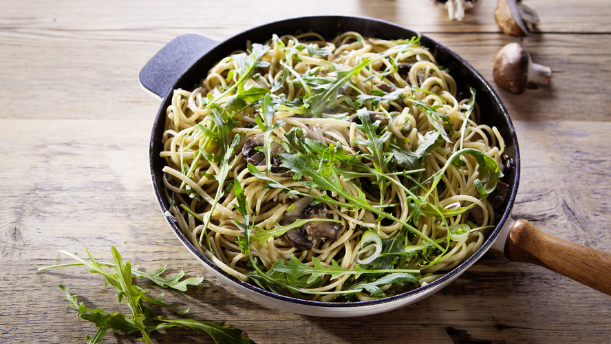 Rezeptbild für 254. Spaghetti mit Champignons, Frühlingszwiebeln und Rucola