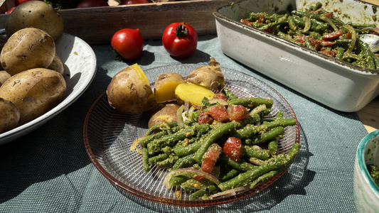 REZEPT KW 30 Pellkartoffeln mit Bohnen-Tomatensalat und Petersilien-Pesto 