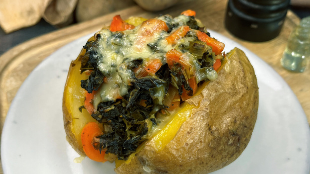 Rezeptbild für 78. Gefüllte Ofenkartoffeln mit Grünkohl und Möhren