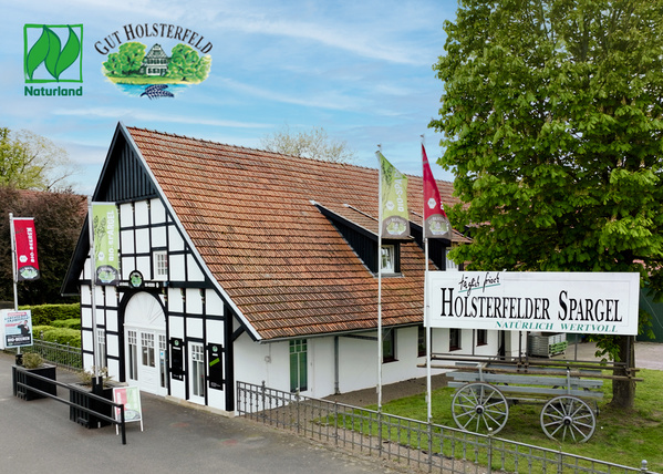 KI generiert: Traditionelles Fachwerkgebäude mit Schildern "Holsterfelder Spargel", umgeben von Natur.