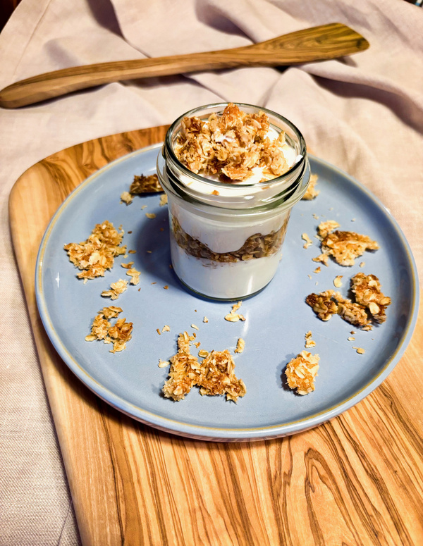 Leckere Frühstückspancakes mit gebratenem Apfel