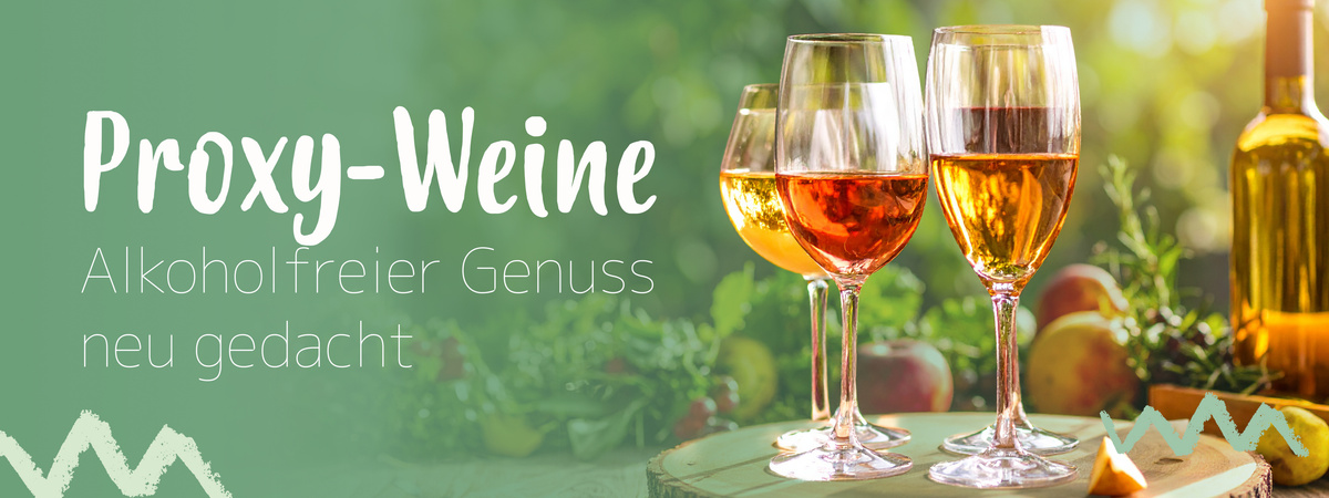 KI generiert: Drei Gläser mit Getränken und eine Flasche. Text: "Proxy-Weine Alkoholfreier Genuss neu gedacht".