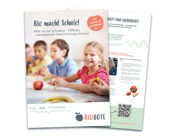 KI generiert: Kinder essen gemeinsam Obst. Text: "Bio macht Schule! Mehr als nur Schulobst: 100% Bio + pädagogische Unterstützung inklusive."